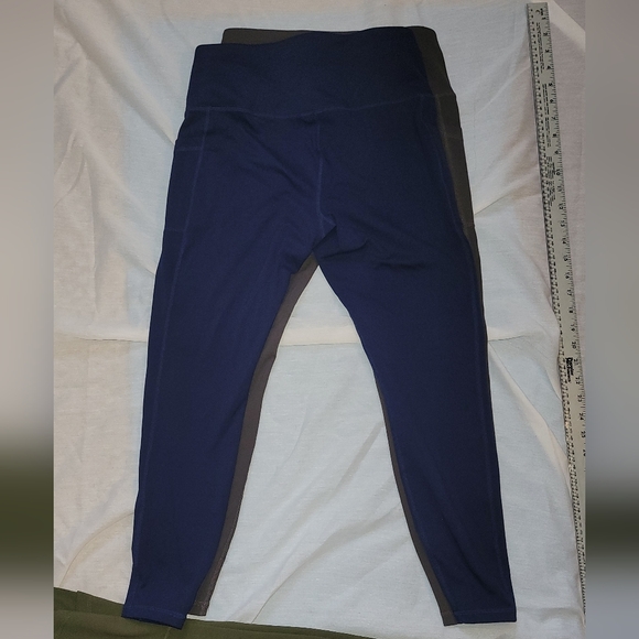 Set of 4 Leggings, Size M - Picture 4 of 10